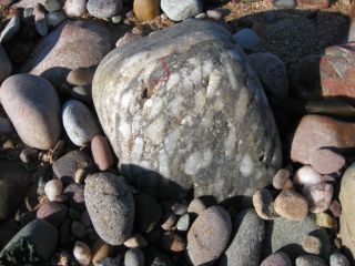 More patterns in the rock.