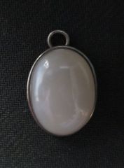 Agate cut with the bands